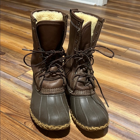 L.L. Bean Women's Bean Boots, 10" Shearling-Lined size 7 - Picture 5 of 11